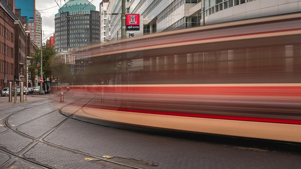 Zarzuty dla 15-latka, który wepchnął Polaka pod tramwaj (fot. Shutterstock/Jolanda Aalbers, zdjęcie ilustracyjne) Zarzuty dla 15-latka, który wepchnął Polaka pod tramwaj (fot. Shutterstock/Jolanda Aalbers, zdjęcie ilustracyjne)
